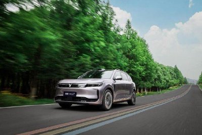 岚图FREE+售价公布：全系标配华为智能的SUV 售价21.99万起